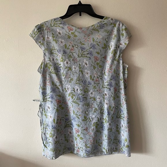 🔥 Old Navy | Maternity Light Blue Floral Spring/Summer Faux Wrap Top M - Picture 4 of 4